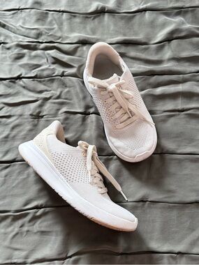 Kizik Women’s Lima Sneakers - White Crème / Size 6